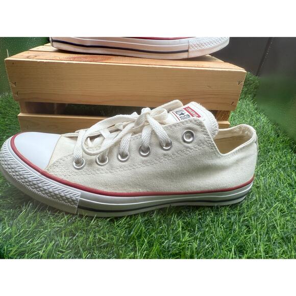 Converse-Chuck Taylor- Classic White- Low Tops- Size 7M/9W - Picture 2 of 10